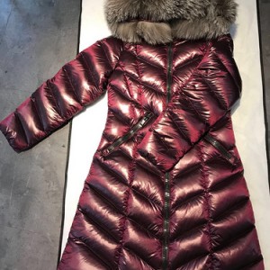  Женское тонкое пальто Moncler со скидкой